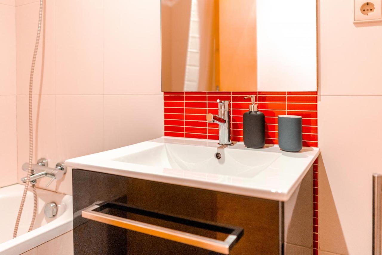 Cozy In The Heart Of Lapa - 5min Walk To Metro! Apartment Porto
